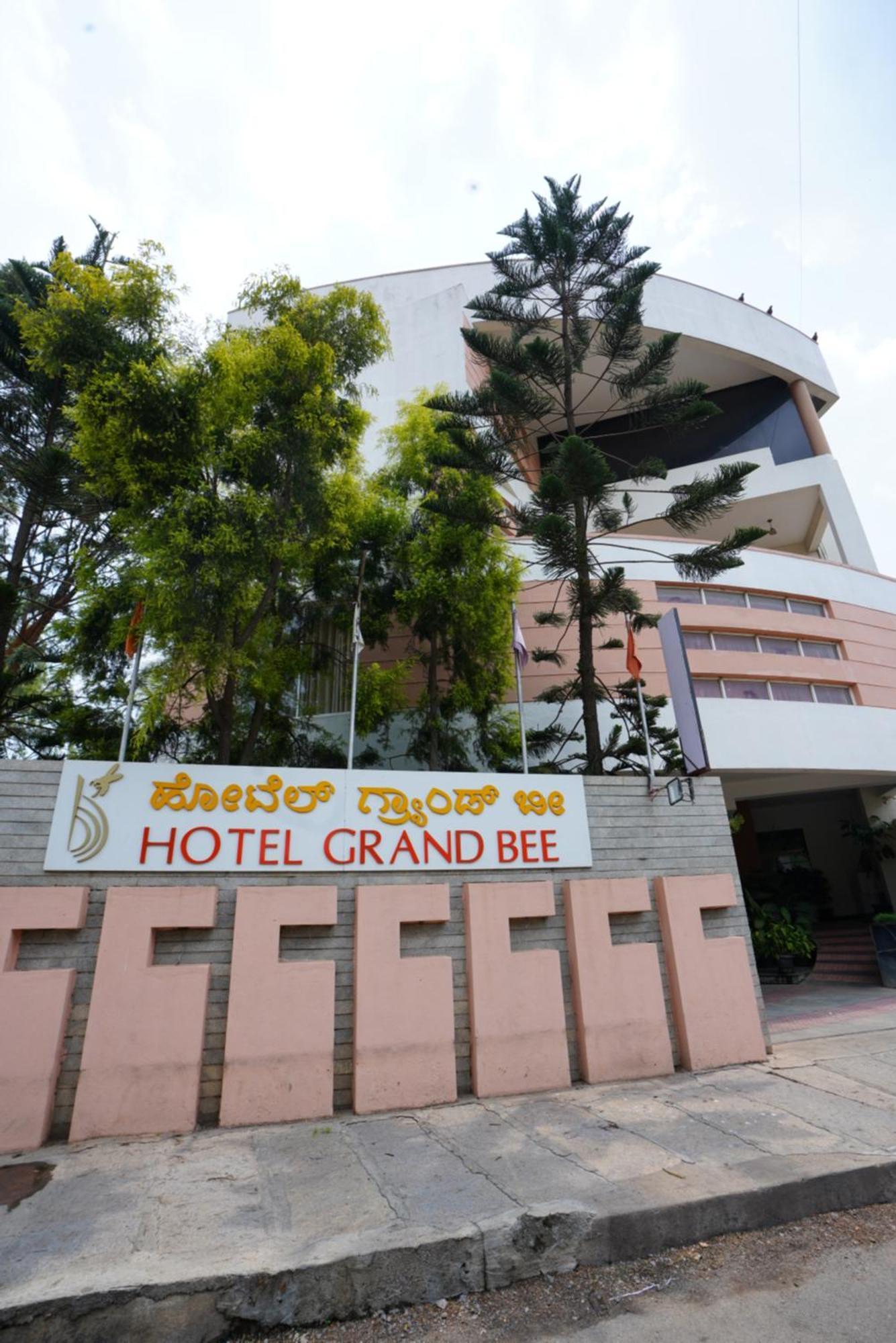 Hotel Grand Bee