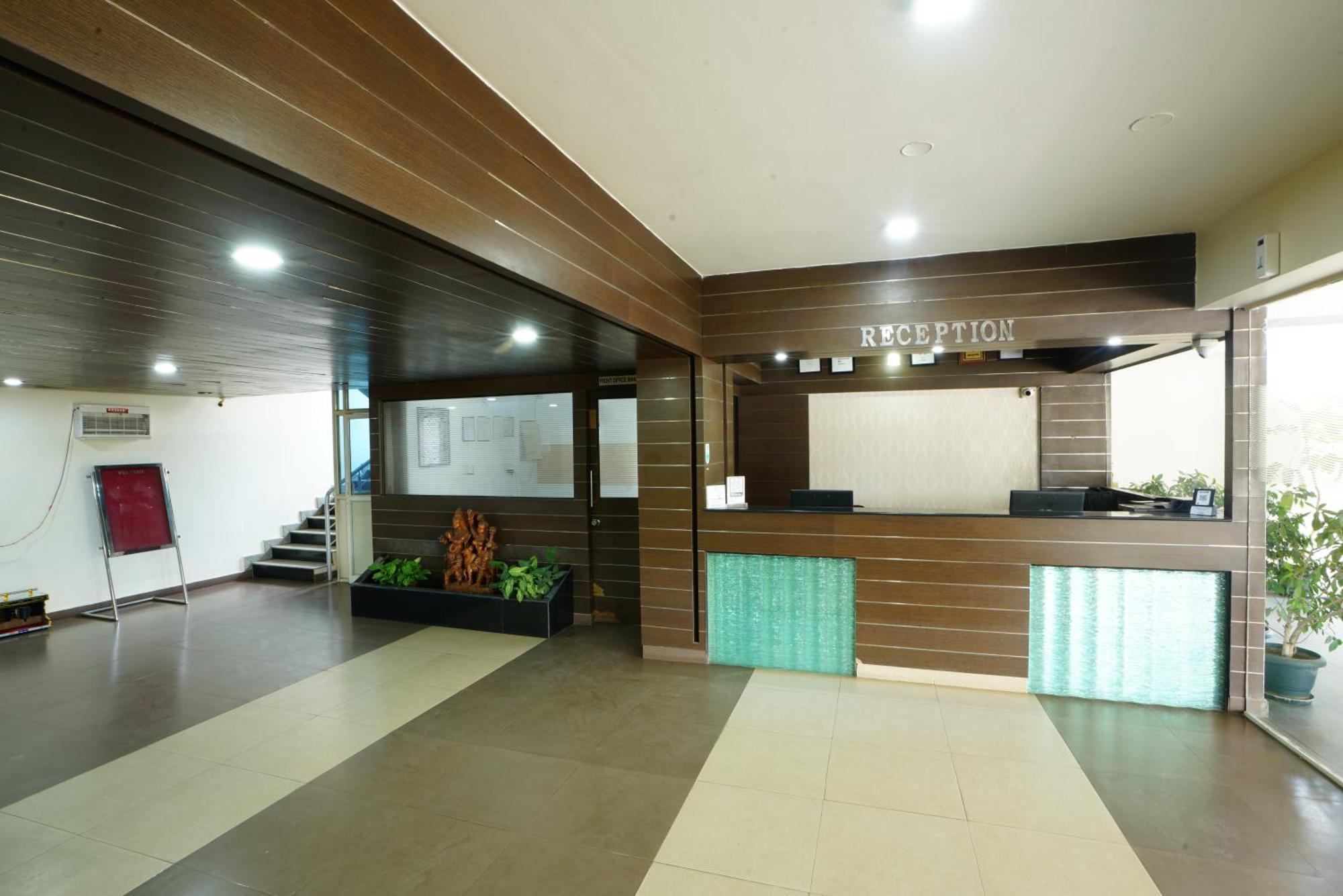 Hotel Grand Bee
