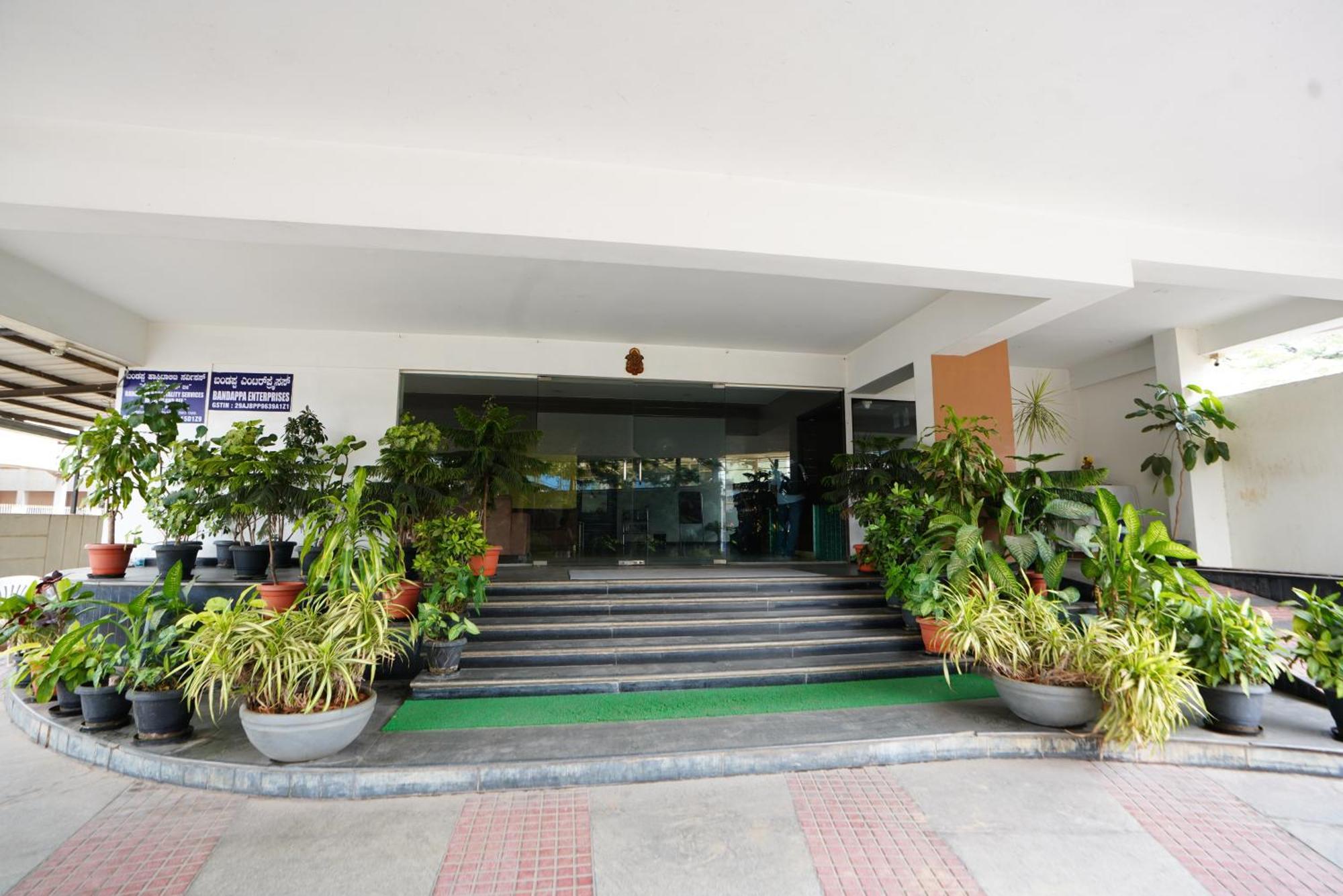 Grand Bee Hotel