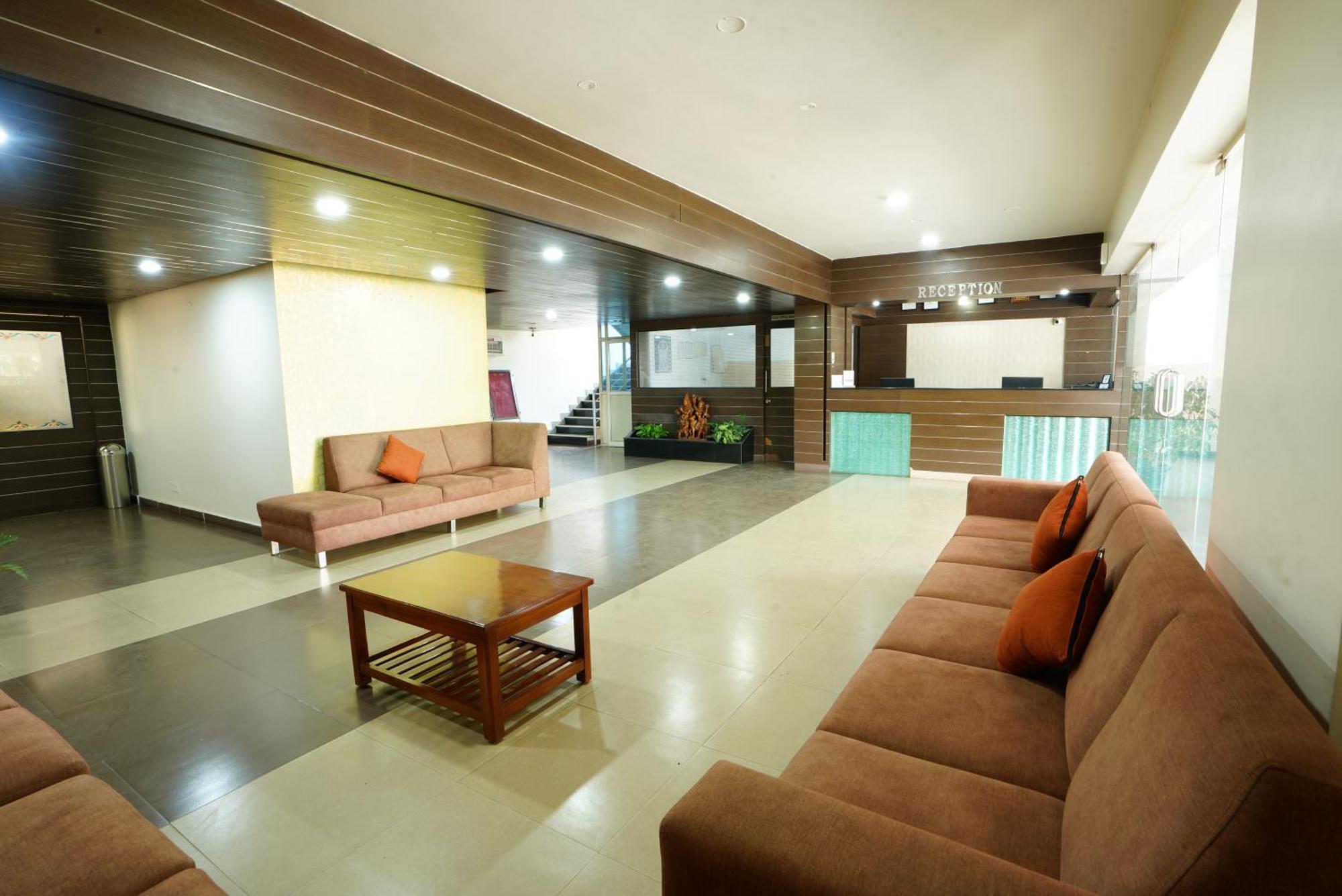Hotel Grand Bee