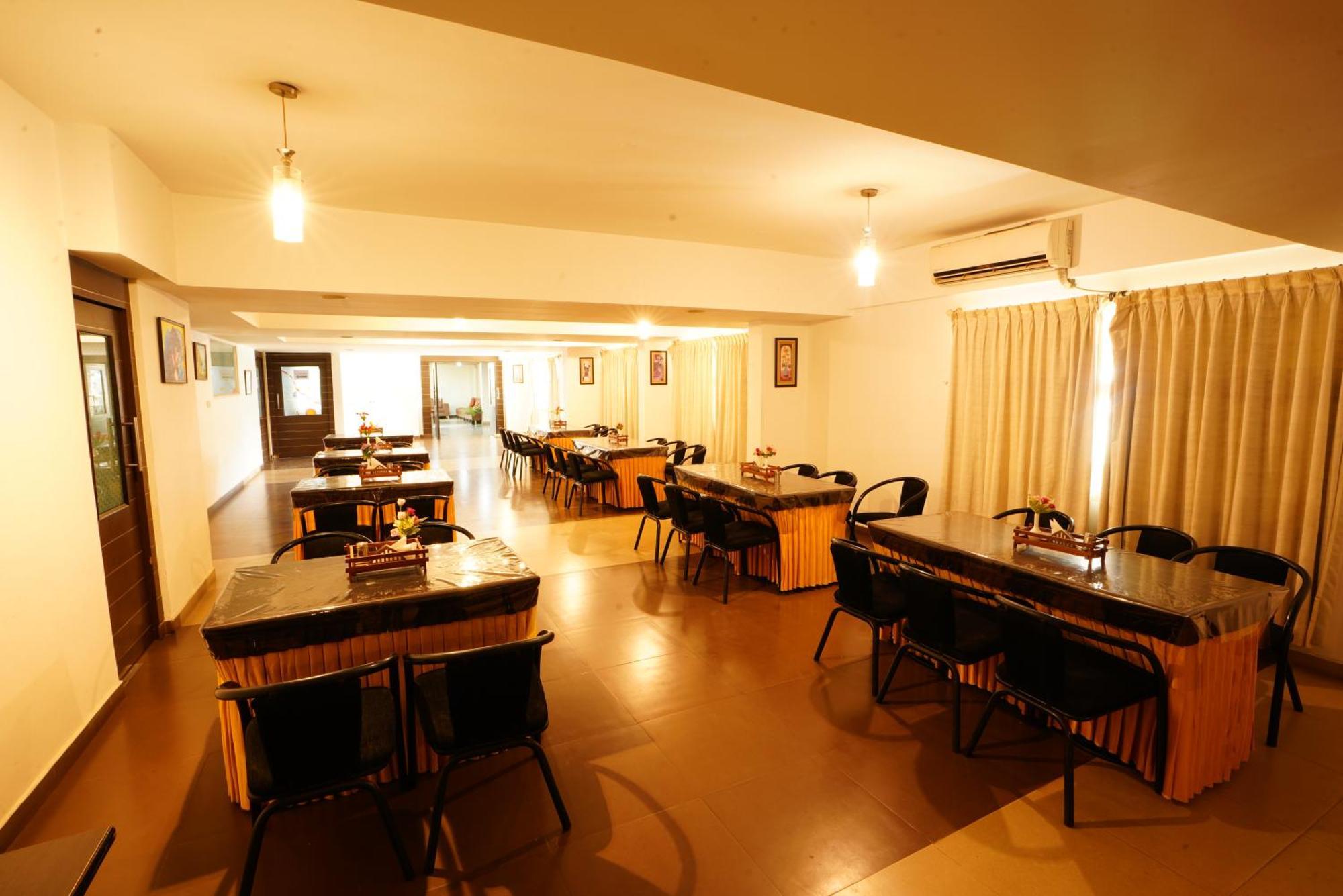 Grand Bee Hotel 3*