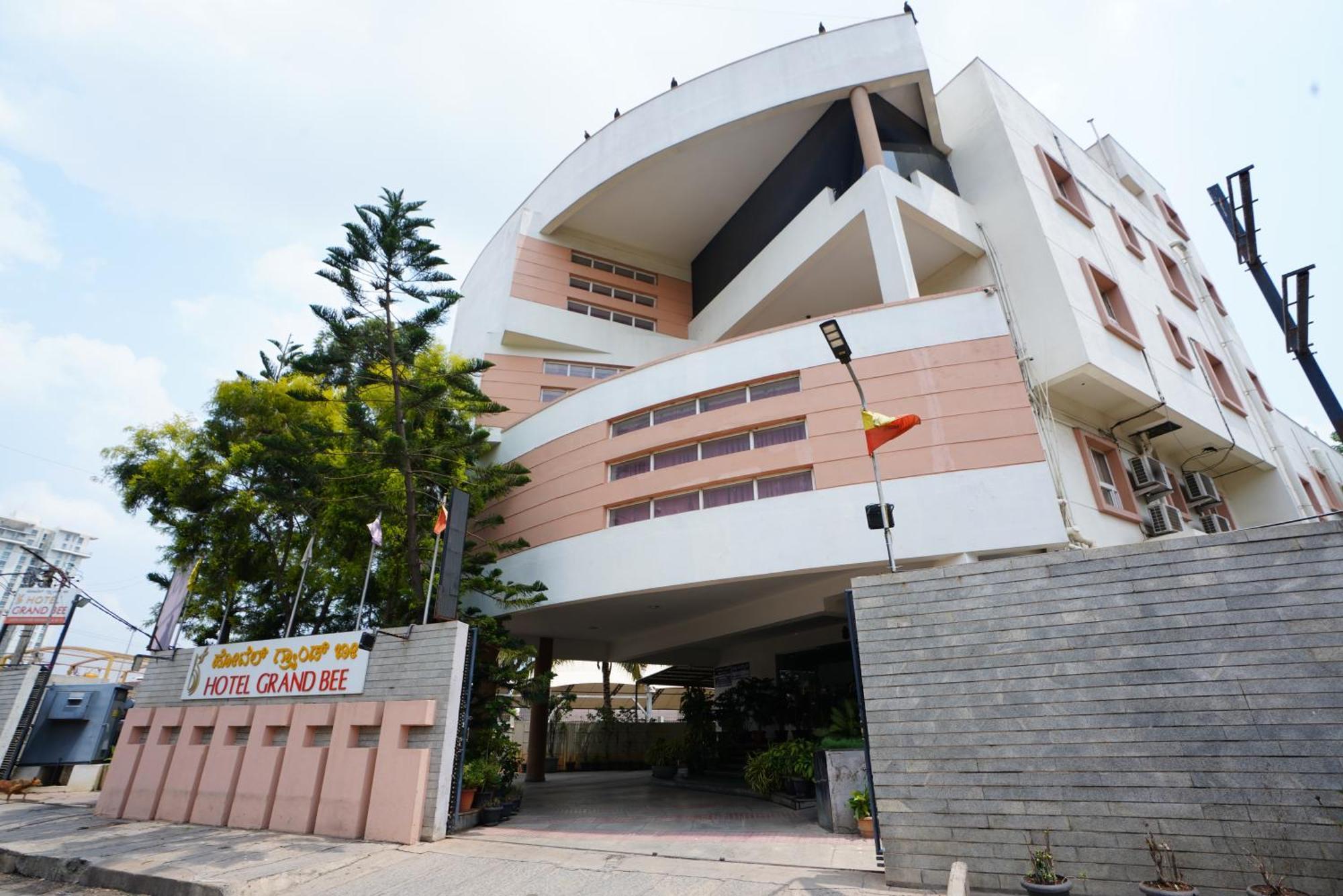 Hotel Grand Bee