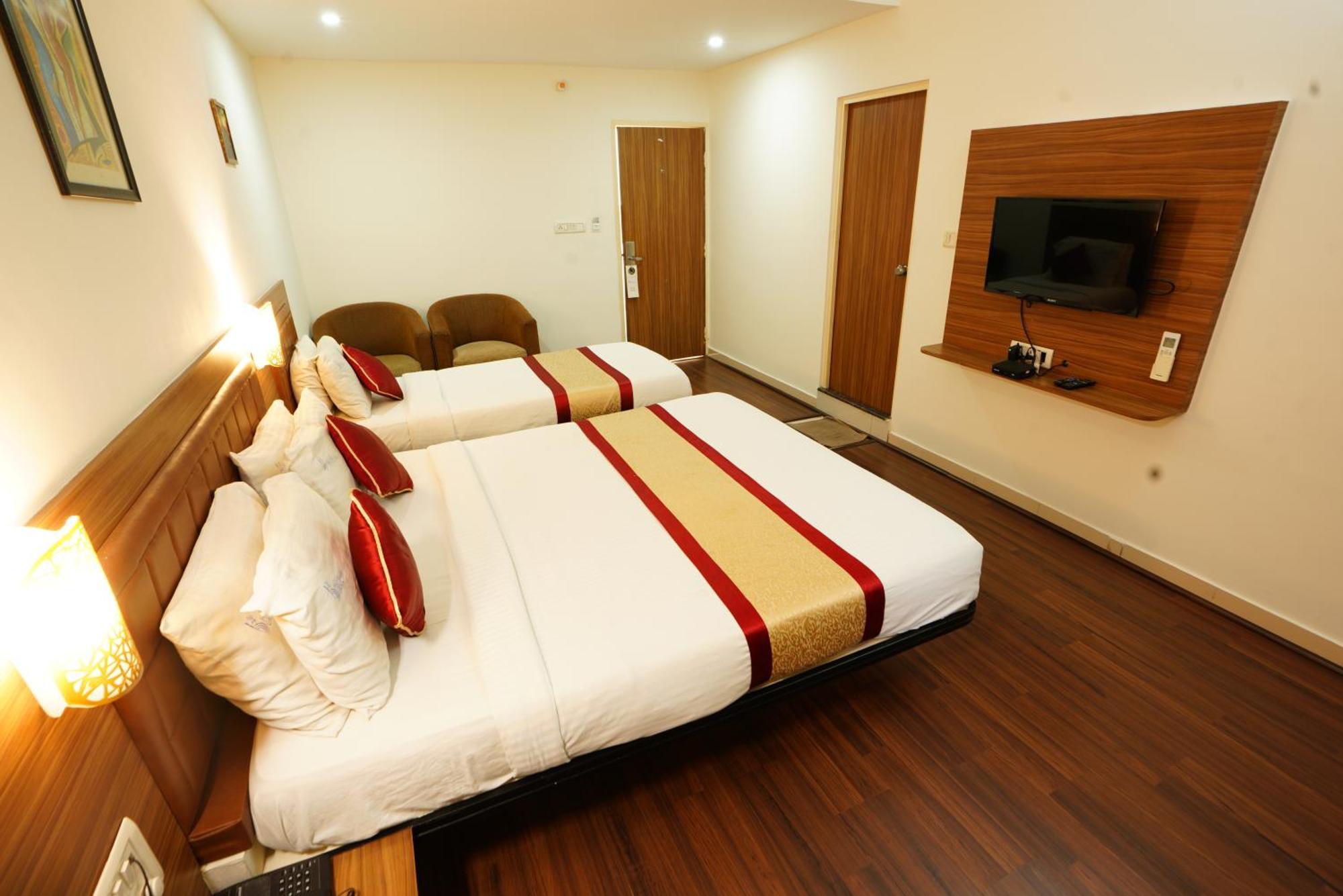 Hotel Grand Bee