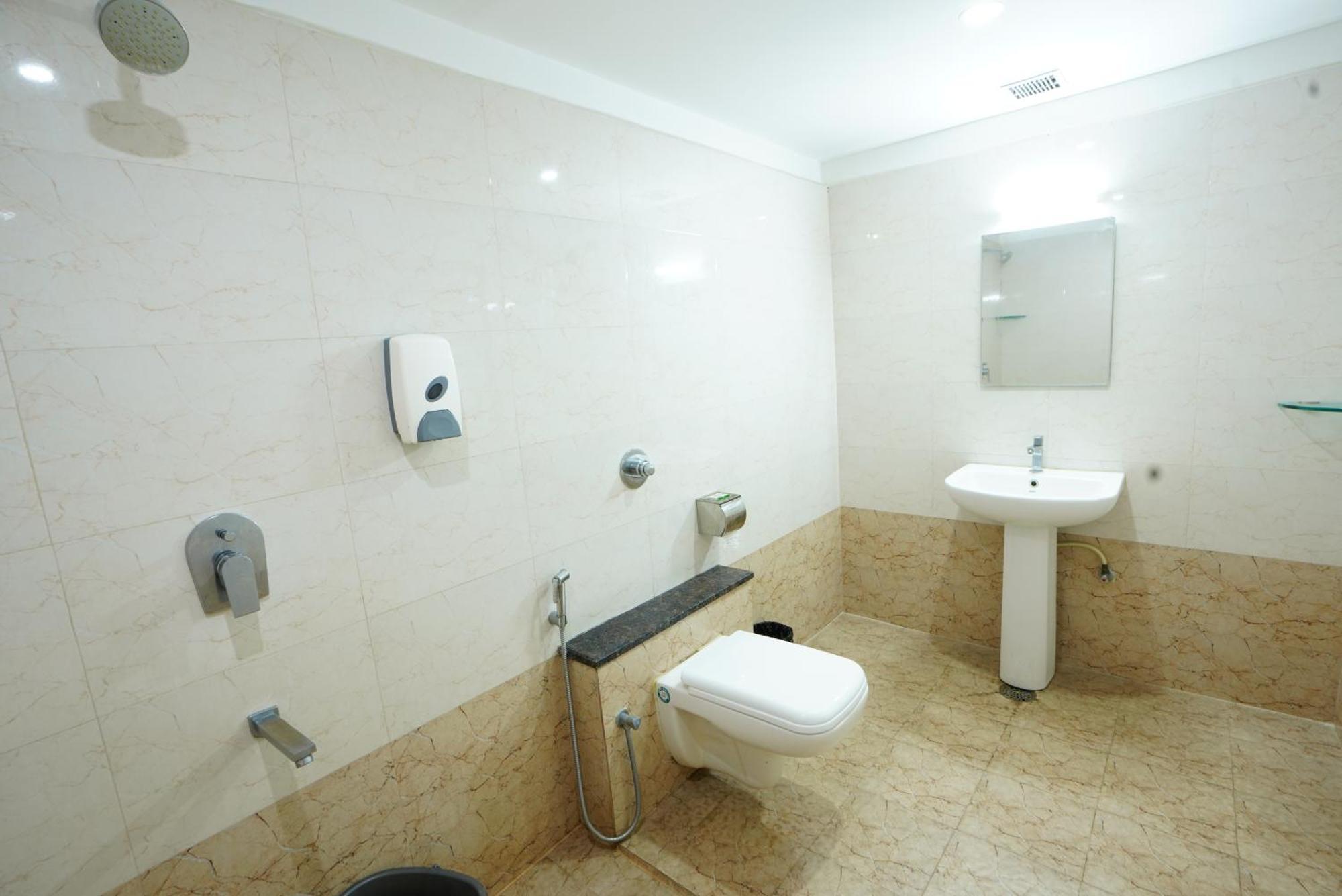 Hotel Grand Bee 3*