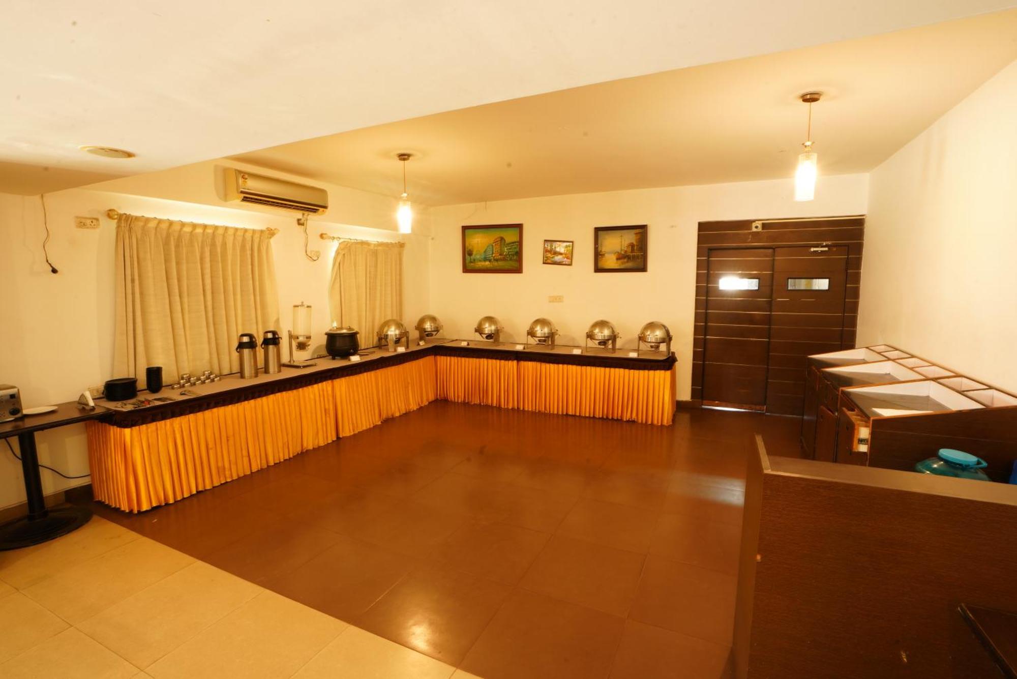 Grand Bee Hotel
