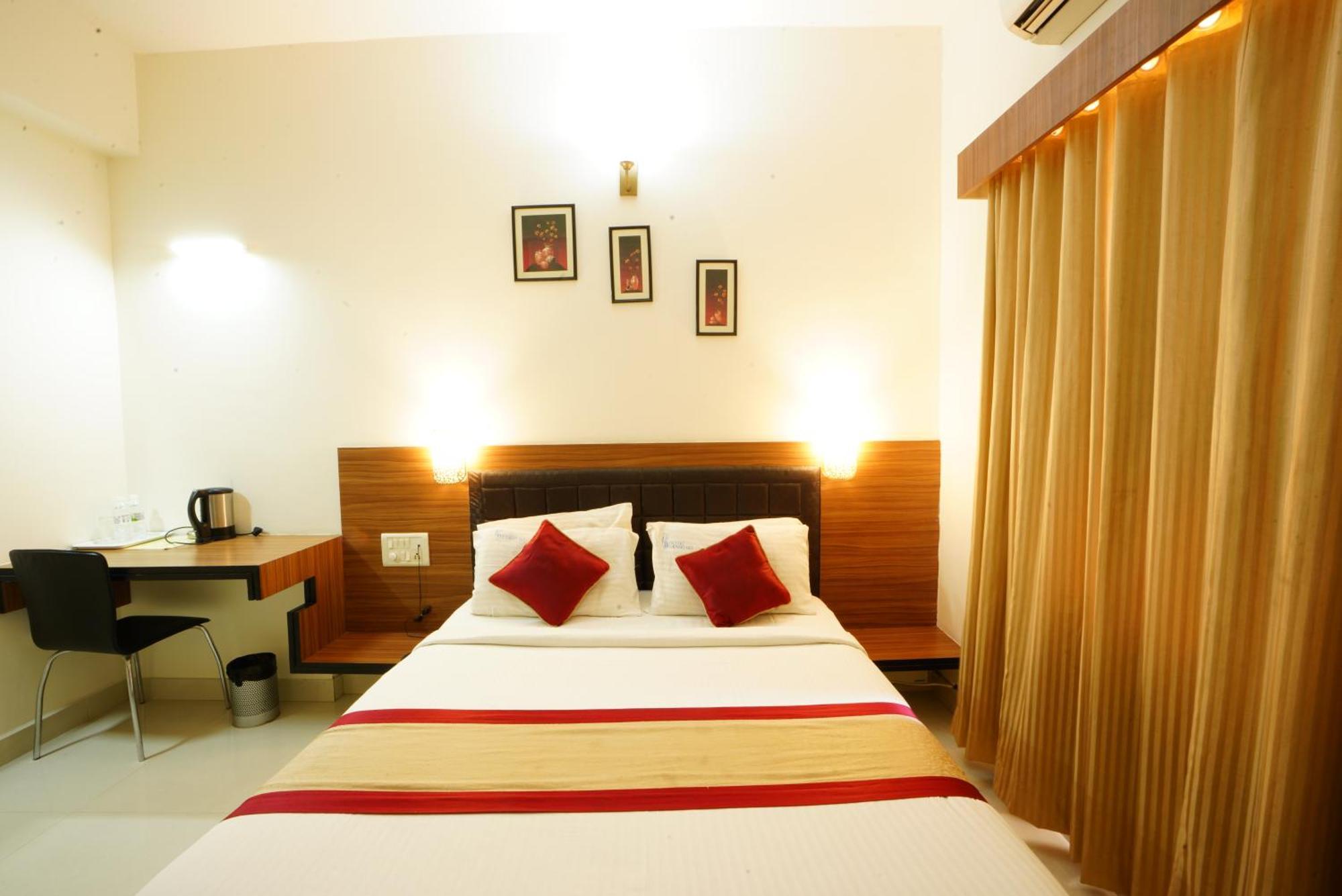 Grand Bee Hotel 3*