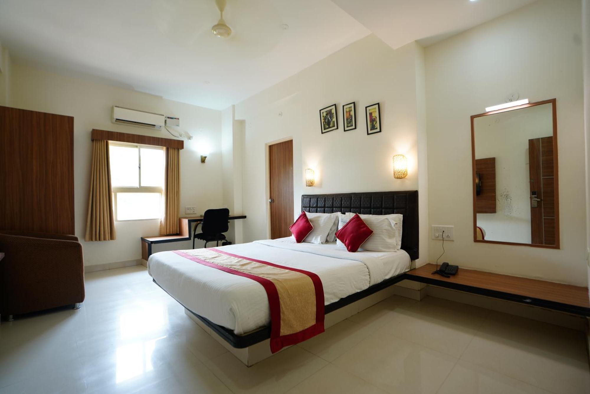 Hotel Grand Bee 3*